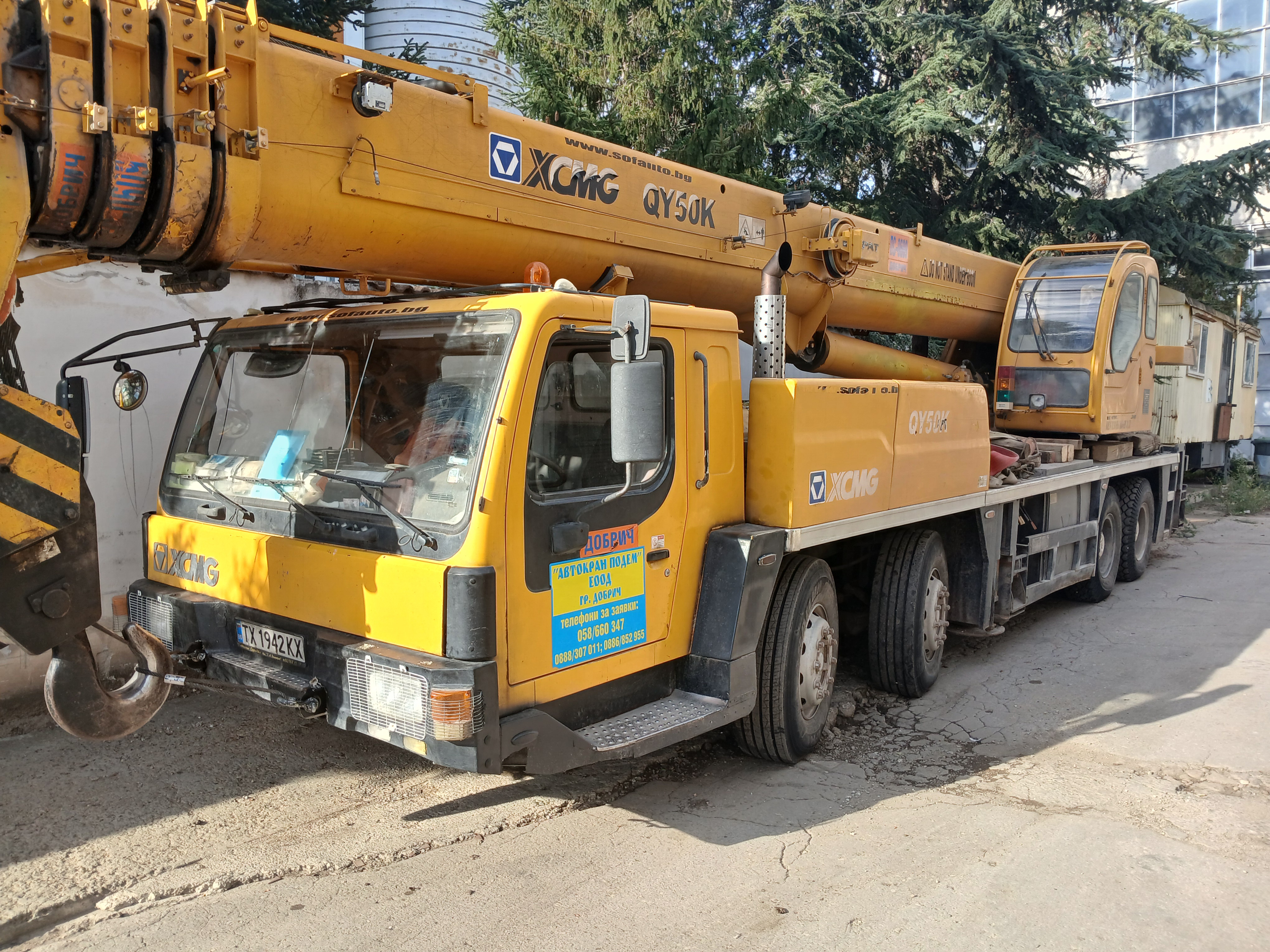 Автокран на строителен обект