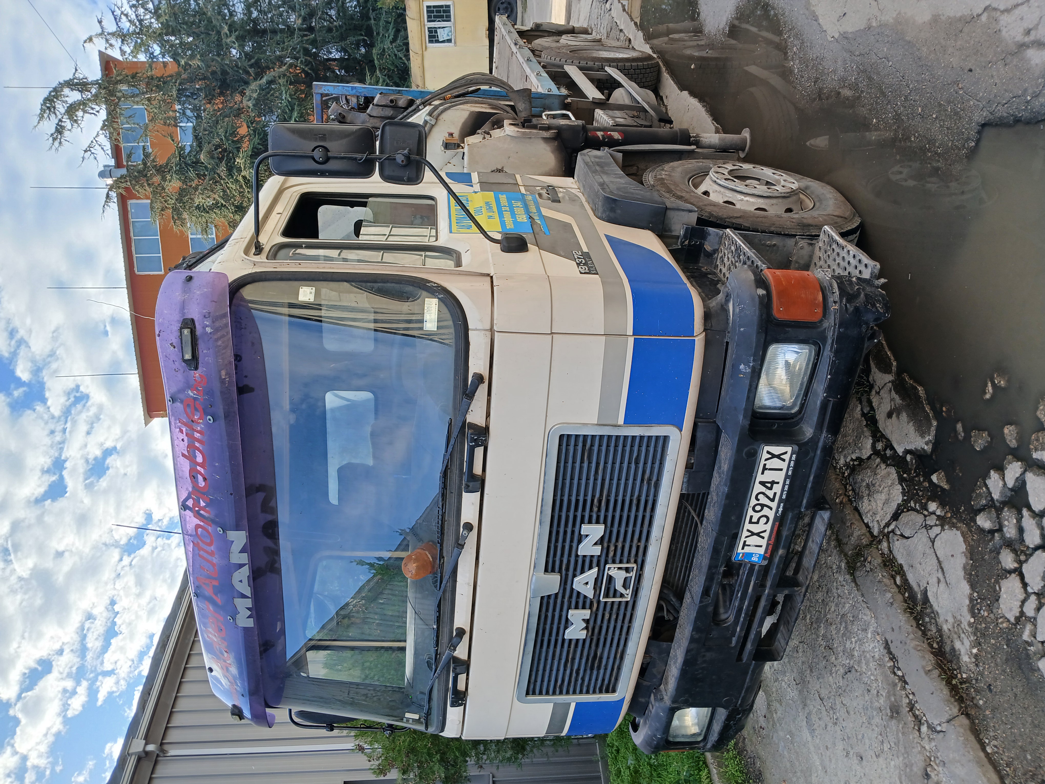 Разтоварване с камион с кран